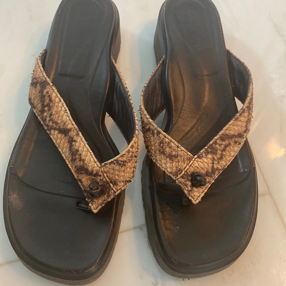 Taryn Rose size 40, size 9 - 9 1/2 snakeskin flip flops. VG condition